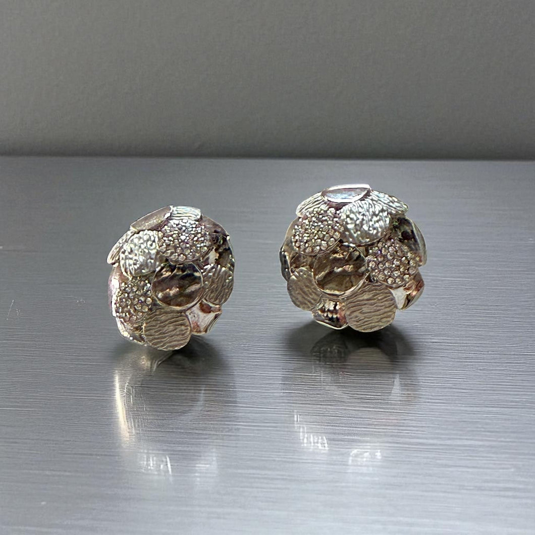Silver egg